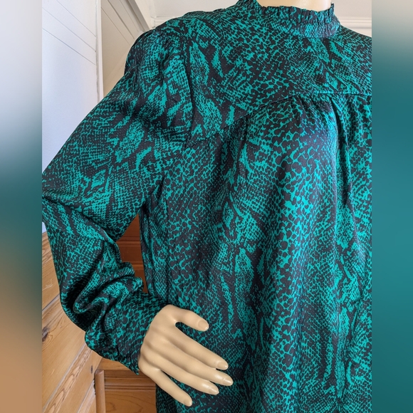 Who What Wear Green & Black Snake Skin Print Top Medium - Picture 5 of 12